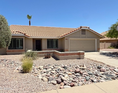 1211 E Drake Drive - Photo Thumbnail 1
