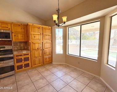 1211 E Drake Drive - Photo Thumbnail 11