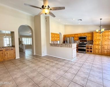 1211 E Drake Drive - Photo Thumbnail 8