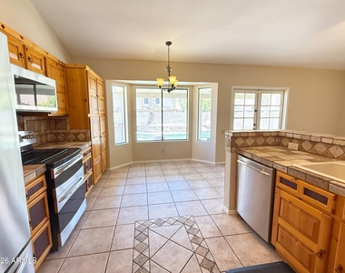 1211 E Drake Drive - Photo Thumbnail 12