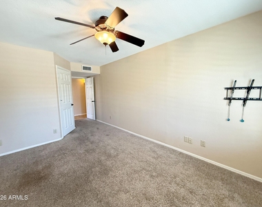 1211 E Drake Drive - Photo Thumbnail 21