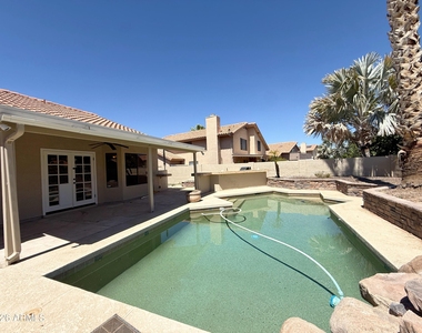 1211 E Drake Drive - Photo Thumbnail 26