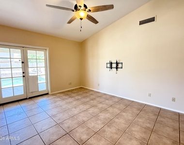 1211 E Drake Drive - Photo Thumbnail 6