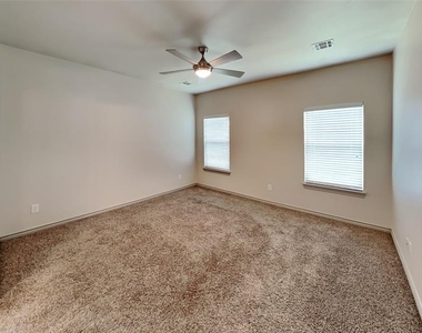 9416 Nw 91st Circle - Photo Thumbnail 9