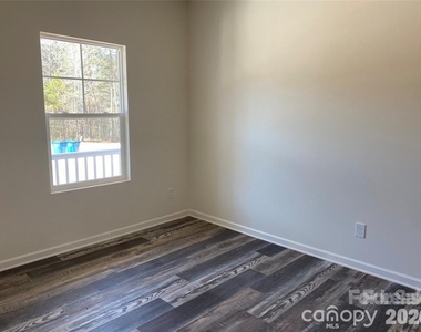 1662 Nicholas Way - Photo Thumbnail 2