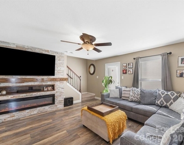 711 Skywatch Lane - Photo Thumbnail 2