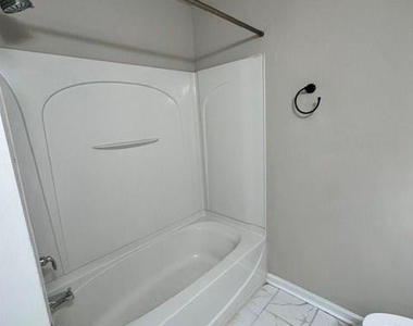 2536 Bardwell Avenue Nw - Photo Thumbnail 10