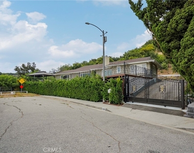 3737 Debstone Ave - Photo Thumbnail 8