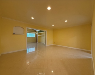 1127 S Nantes Avenue - Photo Thumbnail 11