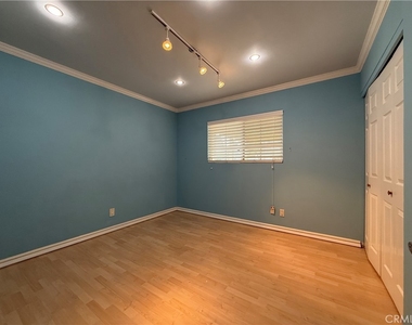 1127 S Nantes Avenue - Photo Thumbnail 15