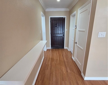 863 N 9th Avenue - Photo Thumbnail 6