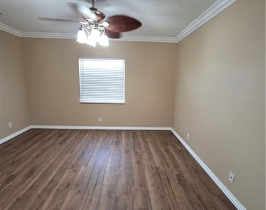 863 N 9th Avenue - Photo Thumbnail 20