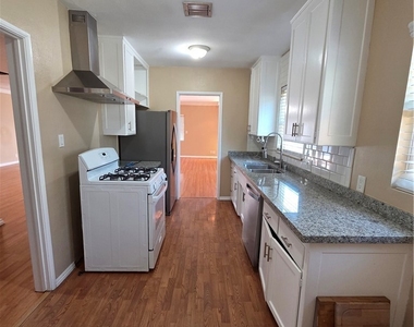 863 N 9th Avenue - Photo Thumbnail 3