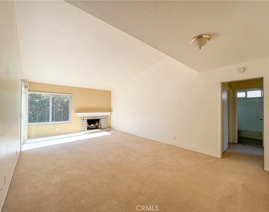 1359 Calle De Oro - Photo Thumbnail 6