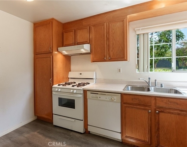 19111 Hamlin - Photo Thumbnail 12