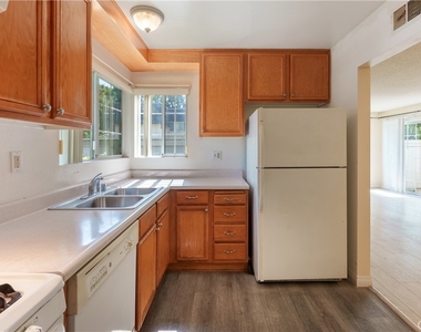 19111 Hamlin - Photo Thumbnail 11