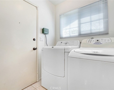 10352 Hayvenhurst - Photo Thumbnail 7