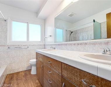 10352 Hayvenhurst - Photo Thumbnail 11