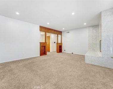 10352 Hayvenhurst - Photo Thumbnail 3