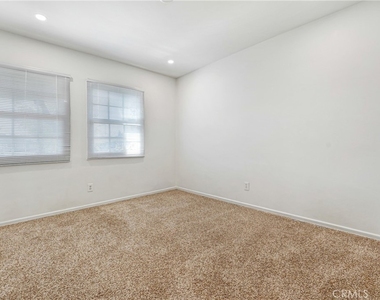 10352 Hayvenhurst - Photo Thumbnail 10