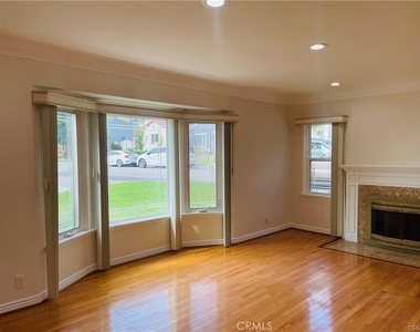 1422 Spazier Avenue - Photo Thumbnail 2