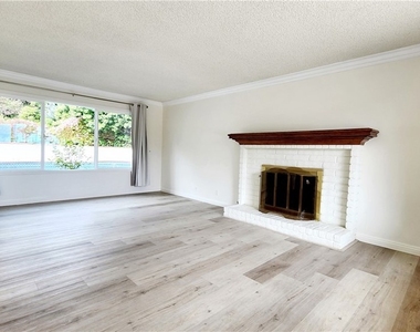 6327 Sattes Drive - Photo Thumbnail 2