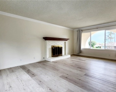 6327 Sattes Drive - Photo Thumbnail 4