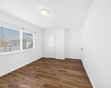 1316 1/2 Anaheim Street - Photo Thumbnail 17