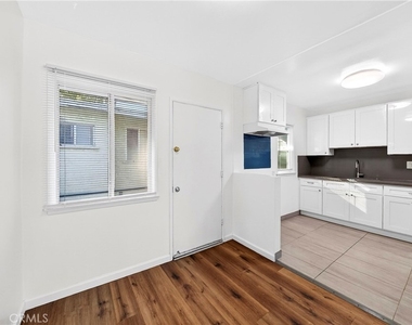 1316 1/2 Anaheim Street - Photo Thumbnail 11