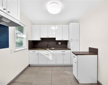 1316 1/2 Anaheim Street - Photo Thumbnail 13