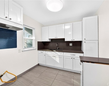1316 1/2 Anaheim Street - Photo Thumbnail 12