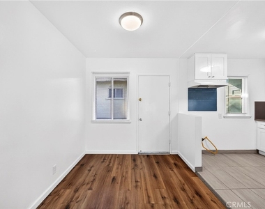 1316 1/2 Anaheim Street - Photo Thumbnail 10