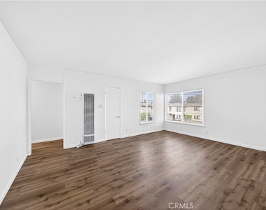 1316 1/2 Anaheim Street - Photo Thumbnail 7
