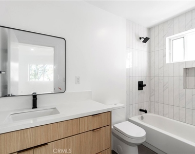2515 Alsace Avenue - Photo Thumbnail 12