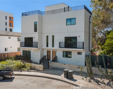 2515 Alsace Avenue - Photo Thumbnail 17