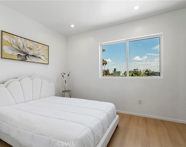 2515 Alsace Avenue - Photo Thumbnail 15