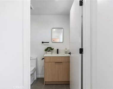 2515 Alsace Avenue - Photo Thumbnail 2