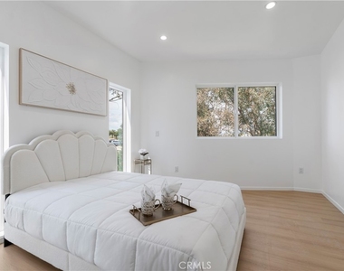 2515 Alsace Avenue - Photo Thumbnail 14