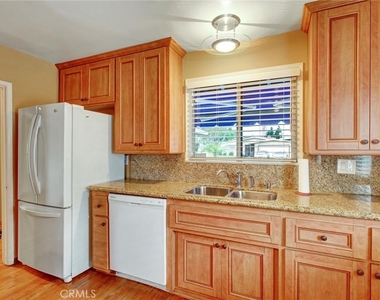 17230 Bonham Ave - Photo Thumbnail 9
