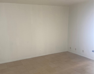 1015 Parton Street - Photo Thumbnail 3