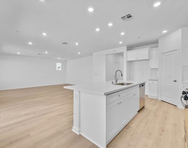 34427 Sakura Ln - Photo Thumbnail 9