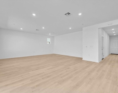 34427 Sakura Ln - Photo Thumbnail 6