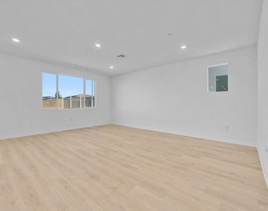 34427 Sakura Ln - Photo Thumbnail 5