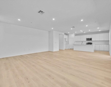 34427 Sakura Ln - Photo Thumbnail 7