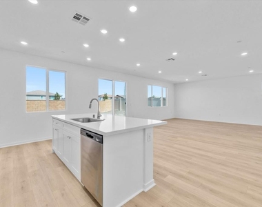 34427 Sakura Ln - Photo Thumbnail 10