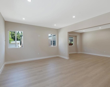 1206 Tamarind Avenue - Photo Thumbnail 13