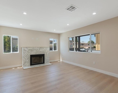 1206 Tamarind Avenue - Photo Thumbnail 4