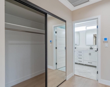 1206 Tamarind Avenue - Photo Thumbnail 20