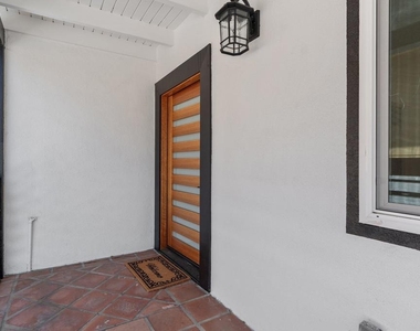 1206 Tamarind Avenue - Photo Thumbnail 1