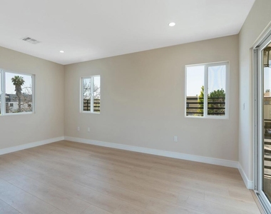1206 Tamarind Avenue - Photo Thumbnail 33